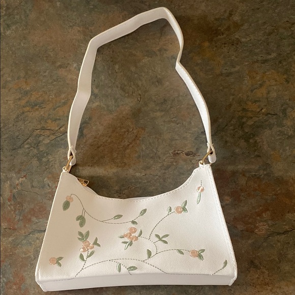 Floral Embroidered White Shoulder Bag NWOT - Picture 1 of 5